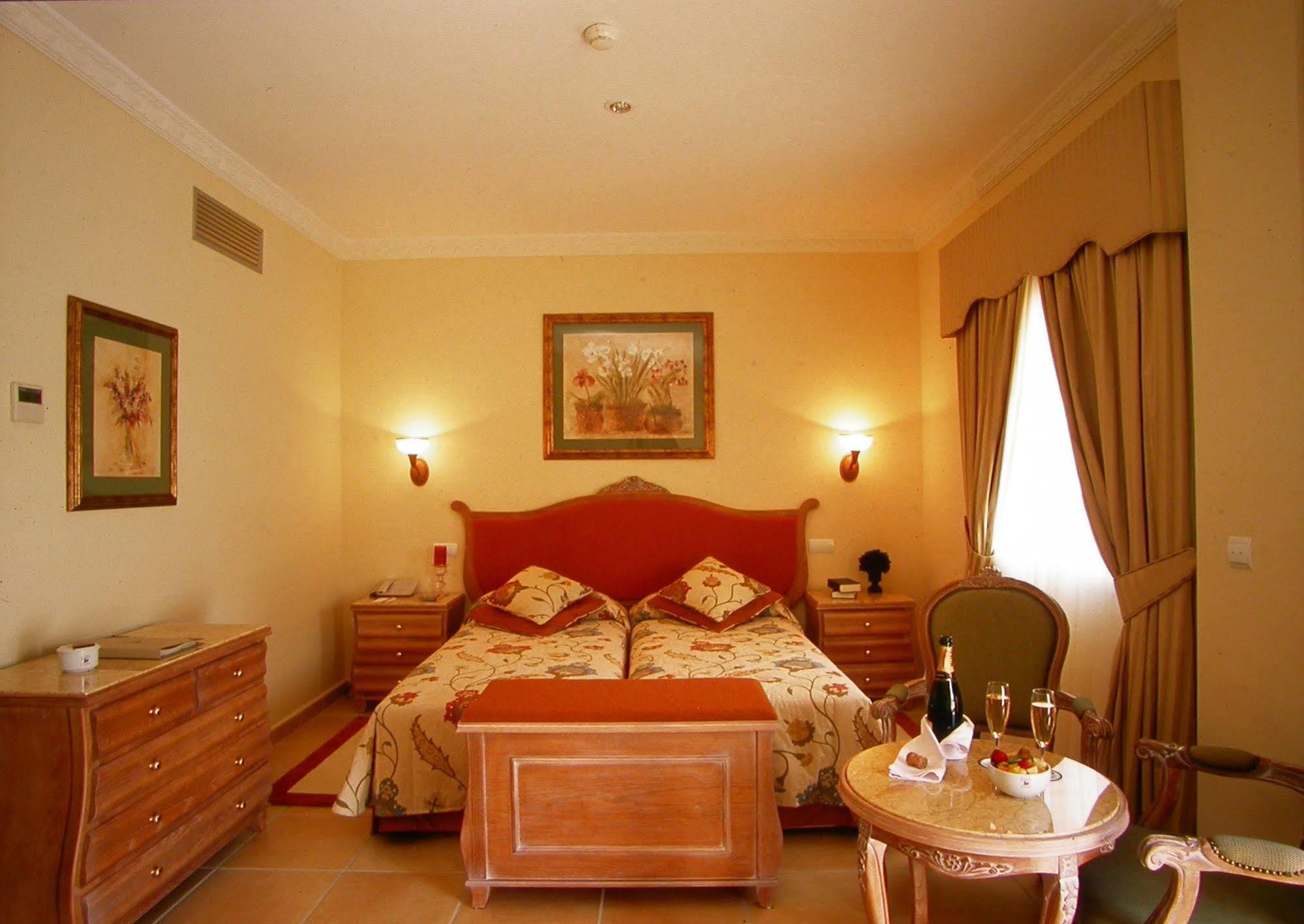 Gran Hotel Benahavis Spa Room photo